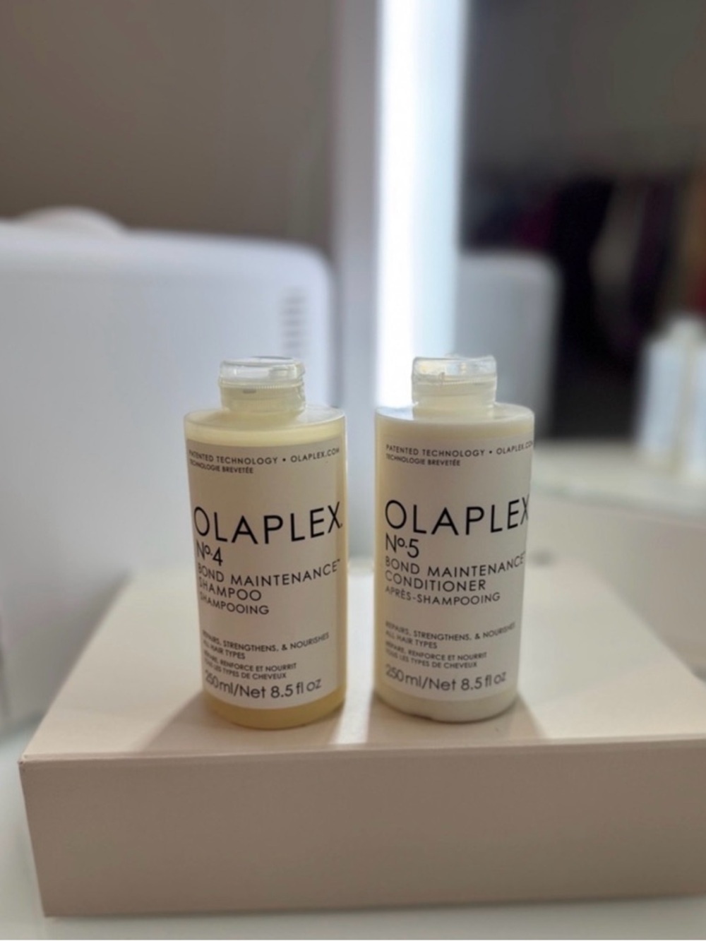 OLAPLEX No.4 Shampoo & No.5 Conditioner Duo - Cream White